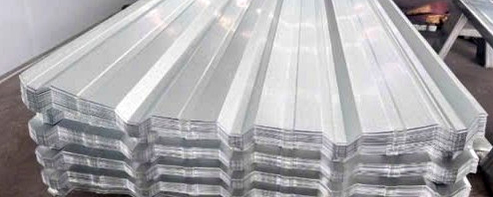 Tôn cán 5 sóng tại xưởng Vạn Lợi
