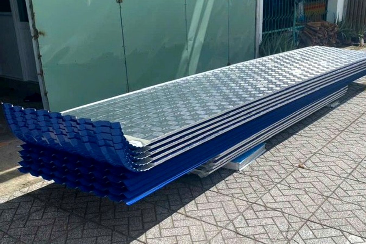 Tôn PU cách nhiệt tại Vạn Lợi